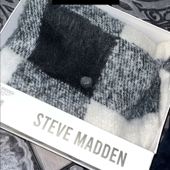 Steve Madden Accessories - Steve Madden scarf
